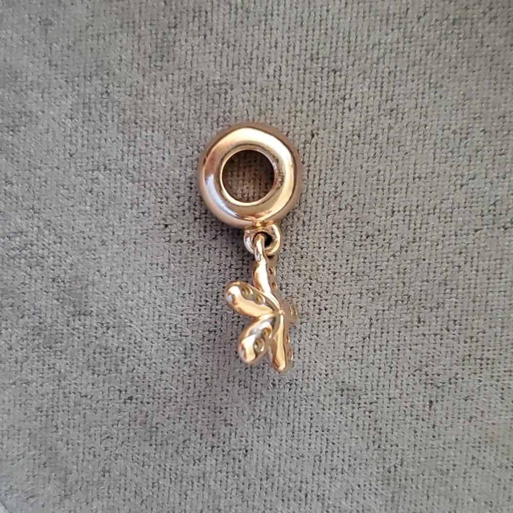 Pandora Dazzling Daisy dangle charm - Picture 3 of 6